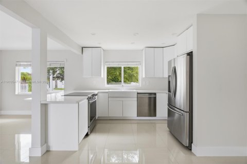 Villa ou maison à louer à Miami, Floride: 3 chambres, 128.86 m2 № 1966660 - photo 7