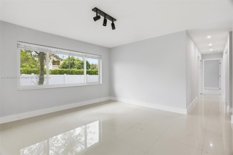 Villa ou maison à louer à Miami, Floride: 3 chambres, 128.86 m2 № 1966660 - photo 4