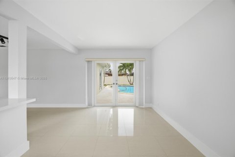 Villa ou maison à louer à Miami, Floride: 3 chambres, 128.86 m2 № 1966660 - photo 12