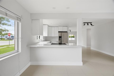 Villa ou maison à louer à Miami, Floride: 3 chambres, 128.86 m2 № 1966660 - photo 9