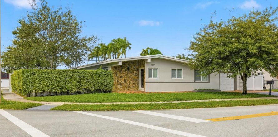 Villa ou maison à Miami, Floride 3 chambres, 128.86 m2 № 1966660