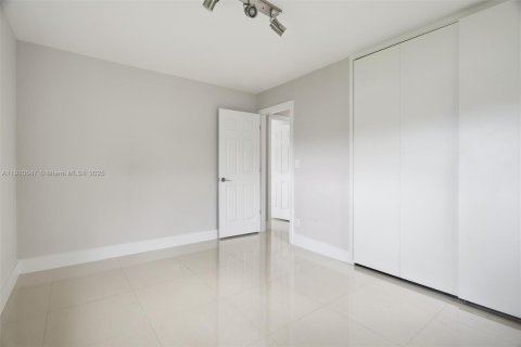 Villa ou maison à louer à Miami, Floride: 3 chambres, 128.86 m2 № 1966660 - photo 19