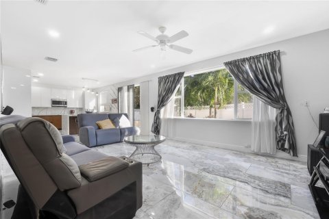 Villa ou maison à vendre à Coral Springs, Floride: 5 chambres, 284.84 m2 № 2086249 - photo 4