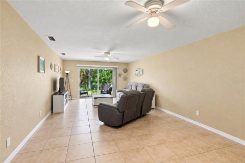 Immobilier commercial à vendre à Englewood, Floride: 4 chambres, 217.58 m2 № 2399230 - photo 3