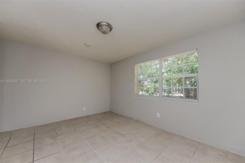 Villa ou maison à louer à Lauderhill, Floride: 3 chambres, 139.82 m2 № 1991259 - photo 12