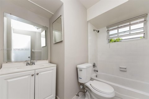 Villa ou maison à louer à Lauderhill, Floride: 3 chambres, 139.82 m2 № 1991259 - photo 13