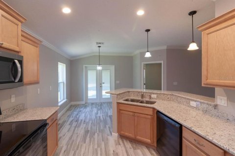 House in Umatilla, Florida 3 bedrooms, 124.77 sq.m. № 2237224 - photo 6