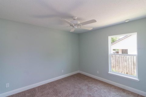 House in Umatilla, Florida 3 bedrooms, 124.77 sq.m. № 2237224 - photo 12