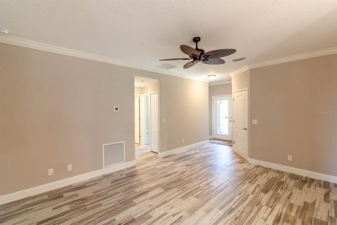House in Umatilla, Florida 3 bedrooms, 124.77 sq.m. № 2237224 - photo 2