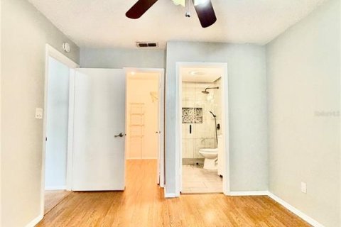 Condo in Tampa, Florida, 2 bedrooms  № 2400373 - photo 26