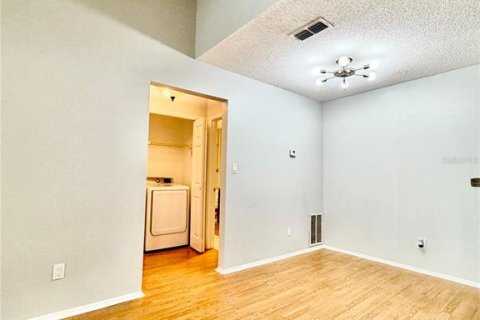 Condo in Tampa, Florida, 2 bedrooms  № 2400373 - photo 25