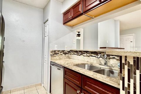 Condo in Tampa, Florida, 2 bedrooms  № 2400373 - photo 7