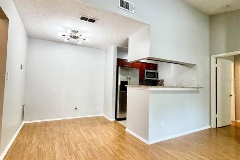 Condo in Tampa, Florida, 2 bedrooms  № 2400373 - photo 9