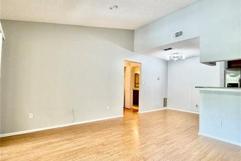 Condo in Tampa, Florida, 2 bedrooms  № 2400373 - photo 12