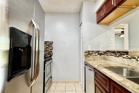 Condo in Tampa, Florida, 2 bedrooms  № 2400373 - photo 5