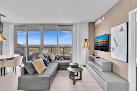 Condo in Hollywood, Florida, 1 bedroom  № 1867762 - photo 3