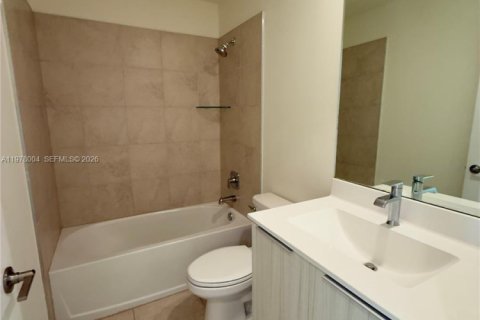 Townhouse in Doral, Florida 3 bedrooms, 196.58 sq.m. № 2041842 - photo 8