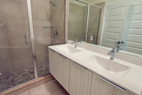 Townhouse in Doral, Florida 3 bedrooms, 196.58 sq.m. № 2041842 - photo 11