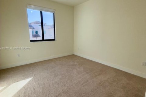 Townhouse in Doral, Florida 3 bedrooms, 196.58 sq.m. № 2041842 - photo 6