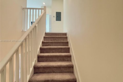Townhouse in Doral, Florida 3 bedrooms, 196.58 sq.m. № 2041842 - photo 5