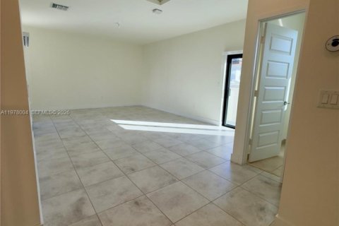 Townhouse in Doral, Florida 3 bedrooms, 196.58 sq.m. № 2041842 - photo 14
