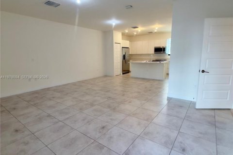 Townhouse in Doral, Florida 3 bedrooms, 196.58 sq.m. № 2041842 - photo 2