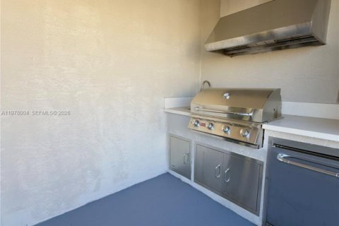 Townhouse in Doral, Florida 3 bedrooms, 196.58 sq.m. № 2041842 - photo 16