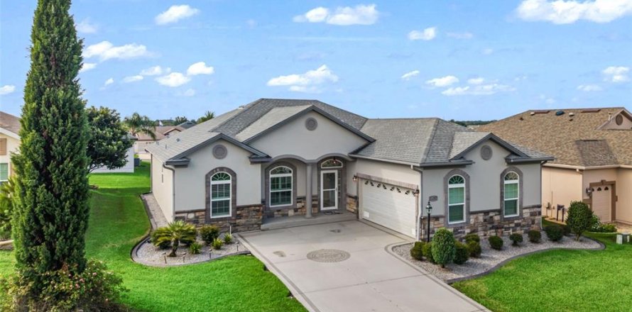 House in Summerfield, Florida 3 bedrooms, 169.55 sq.m. № 2413525