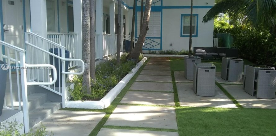 Studio in Miami, Florida № 1955739