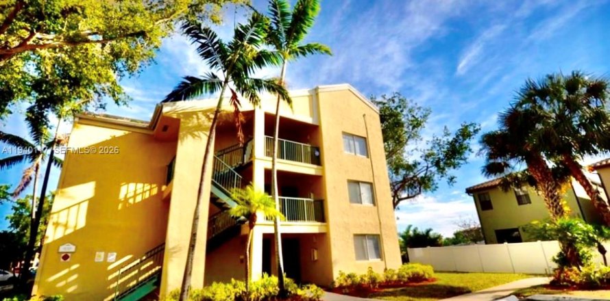 Apartment in Tamarac, Florida 2 bedrooms, 95.69 sq.m. № 2002671