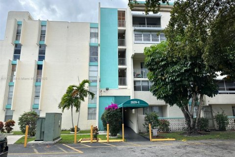 Купить кондоминиум в Лодерхилл, Флорида 2 спальни, 74.32м2, № 1985376 - фото 6