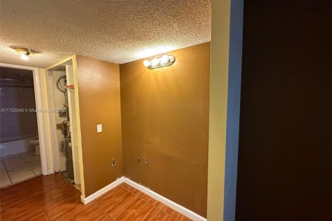 Купить кондоминиум в Лодерхилл, Флорида 2 спальни, 74.32м2, № 1985376 - фото 27