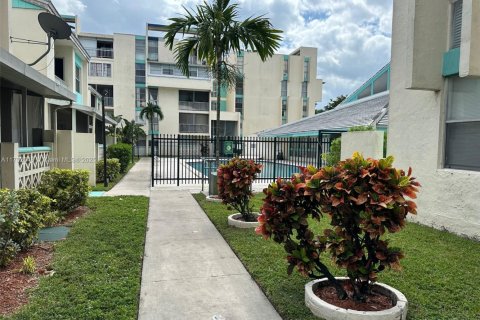 Купить кондоминиум в Лодерхилл, Флорида 2 спальни, 74.32м2, № 1985376 - фото 9