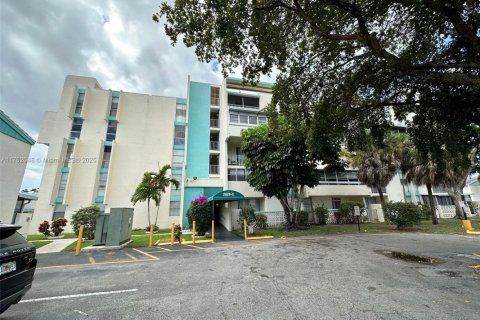 Купить кондоминиум в Лодерхилл, Флорида 2 спальни, 74.32м2, № 1985376 - фото 8