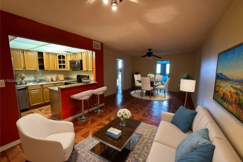 Купить кондоминиум в Лодерхилл, Флорида 2 спальни, 74.32м2, № 1985376 - фото 1
