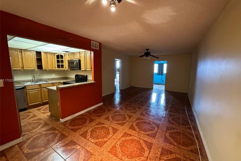 Купить кондоминиум в Лодерхилл, Флорида 2 спальни, 74.32м2, № 1985376 - фото 17