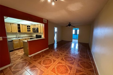 Купить кондоминиум в Лодерхилл, Флорида 2 спальни, 74.32м2, № 1985376 - фото 18