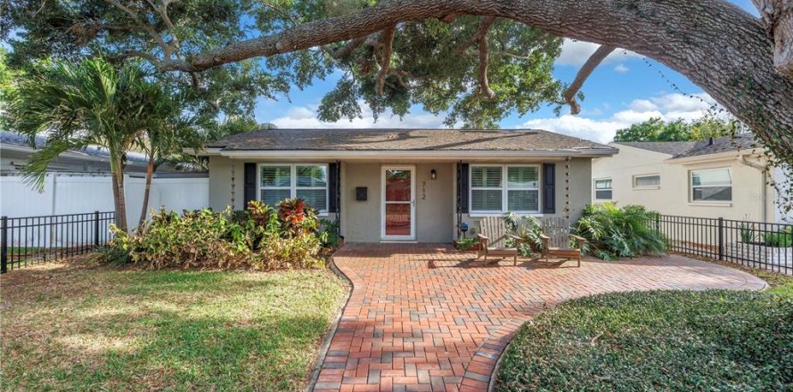 Villa ou maison à Saint Petersburg, Floride 3 chambres, 173.08 m2 № 1625455