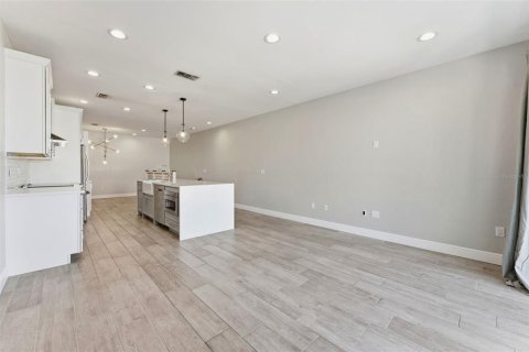 Condo in Tampa, Florida, 2 bedrooms  № 2092691 - photo 6