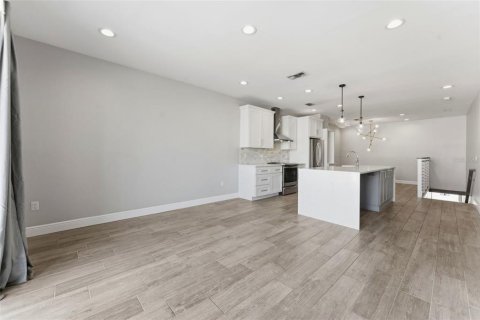 Condo in Tampa, Florida, 2 bedrooms  № 2092691 - photo 7