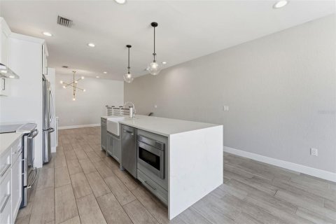 Condo in Tampa, Florida, 2 bedrooms  № 2092691 - photo 5