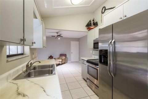 House in Lutz, Florida 3 bedrooms, 125.6 sq.m. № 2429281 - photo 22