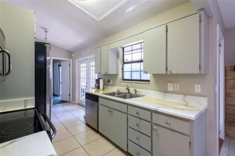 House in Lutz, Florida 3 bedrooms, 125.6 sq.m. № 2429281 - photo 18