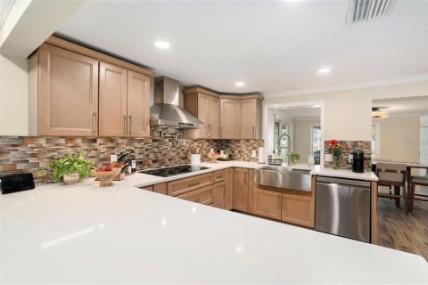 House in Hudson, Florida 3 bedrooms, 133.78 sq.m. № 2145469 - photo 7