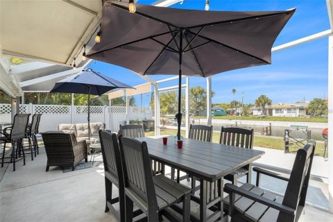 House in Hudson, Florida 3 bedrooms, 133.78 sq.m. № 2145469 - photo 15