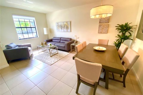 Снять в аренду таунхаус в Хомстед, Флорида 3 спальни, 141.58м2, № 2050867 - фото 9