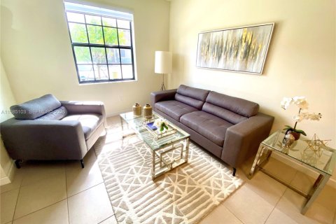 Снять в аренду таунхаус в Хомстед, Флорида 3 спальни, 141.58м2, № 2050867 - фото 10