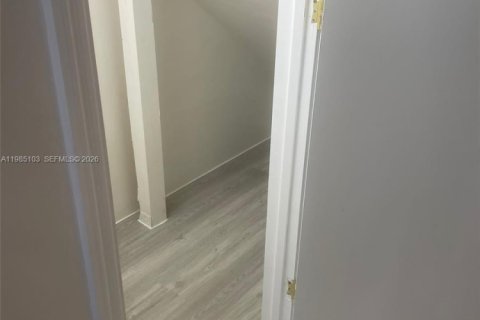 Снять в аренду таунхаус в Хомстед, Флорида 3 спальни, 141.58м2, № 2050867 - фото 23