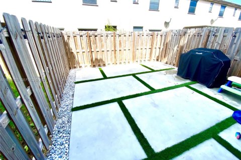 Снять в аренду таунхаус в Хомстед, Флорида 3 спальни, 141.58м2, № 2050867 - фото 7