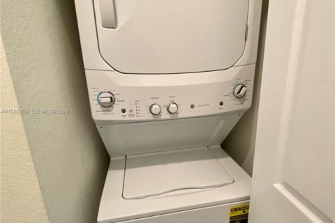 Снять в аренду таунхаус в Хомстед, Флорида 3 спальни, 141.58м2, № 2050867 - фото 16